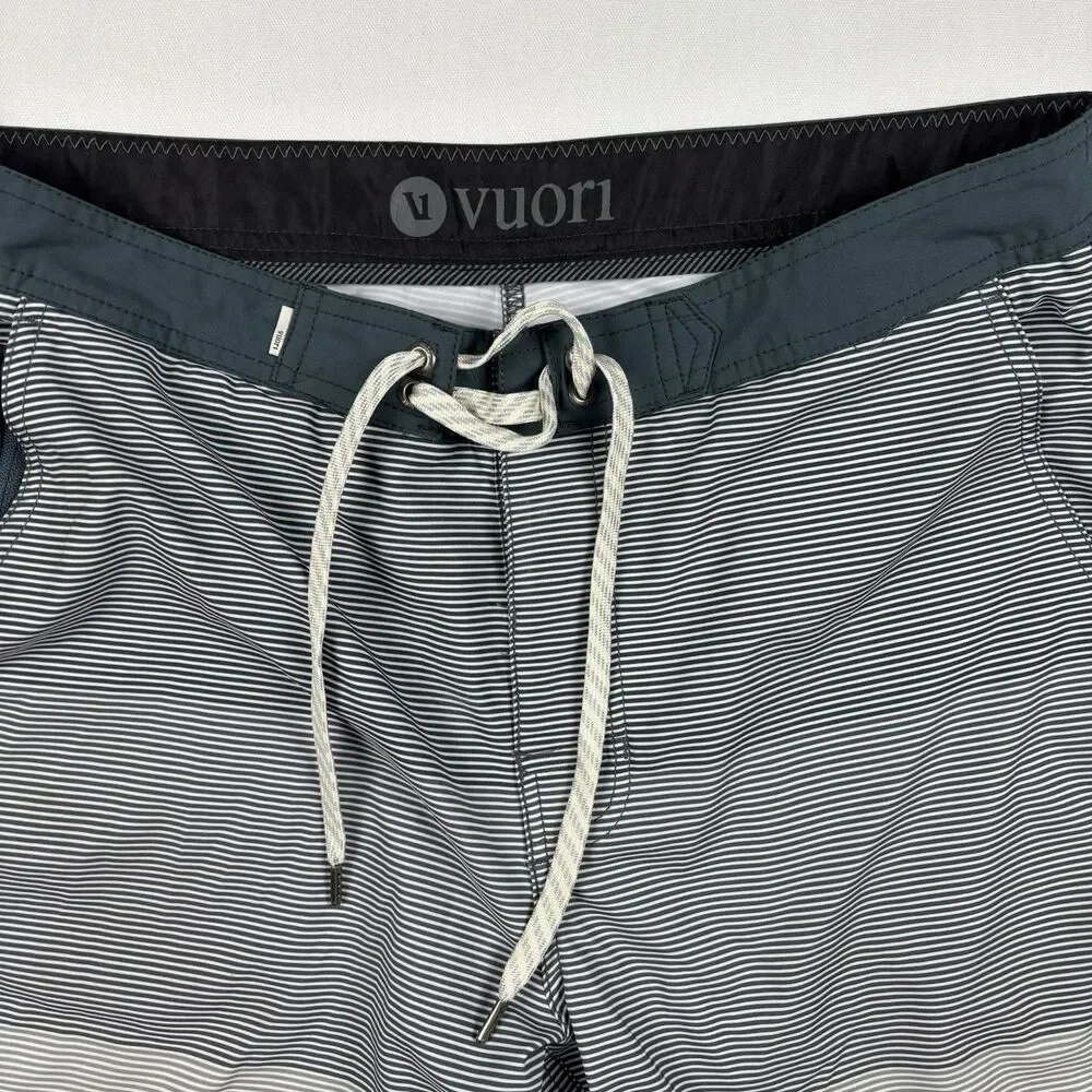 Vuori V314 Cruise Board Shorts Mens 32 Green Gray Colorblock Unlined Drawstring